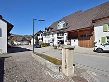 Dorfbrunnen im oberen Teil der Dorfstrasse