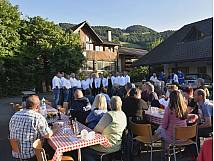 Der Jodlerklub singt am Anlass Musik vom Grill 2018