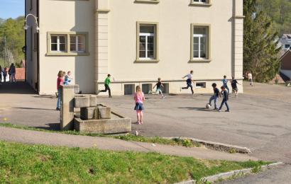 Pause Schulhaus Laiwil