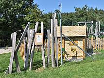 Eingang zum neuen Spielhäuschen